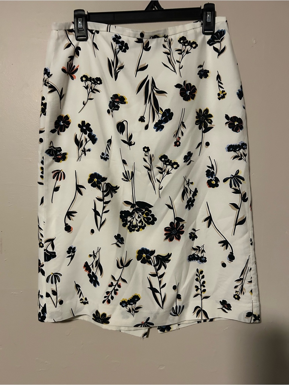 Ann Taylor White Floral Midi Skirt with Black & Navy Print